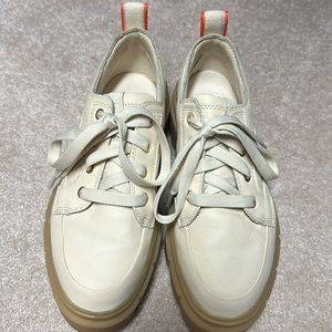 Waterproof Sorel Caribou lace up lug sole loafer